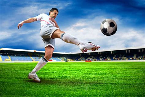 足球运动员图片-在足球场踢足球的足球运动员素材-高清图片-摄影照片-寻图免费打包下载