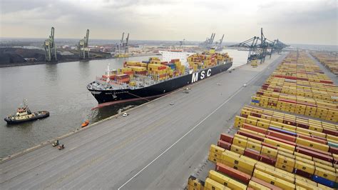 比利时安特卫普港因来自香港的集装箱船搁浅而关闭 - 2017年8月14日, 俄罗斯卫星通讯社