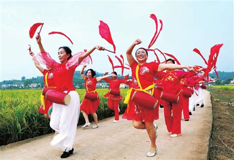 河北沧州： 扭秧歌庆中秋-人民图片网