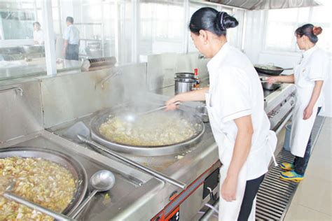 6400余名师生吃上免费午餐---四川日报电子版