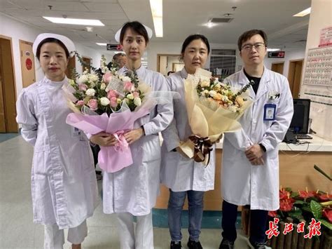 病人去世一周后，医护人员收到一个温暖的快递_武汉时政图片_新闻中心_长江网_cjn.cn