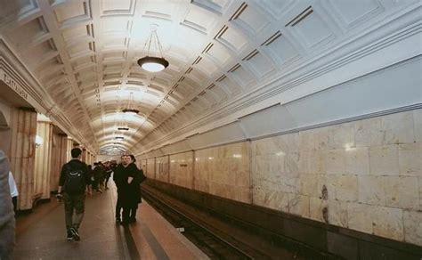 莫斯科地铁深达50米，站名仅俄语配神秘岗亭，掌握这三点不迷路__凤凰网