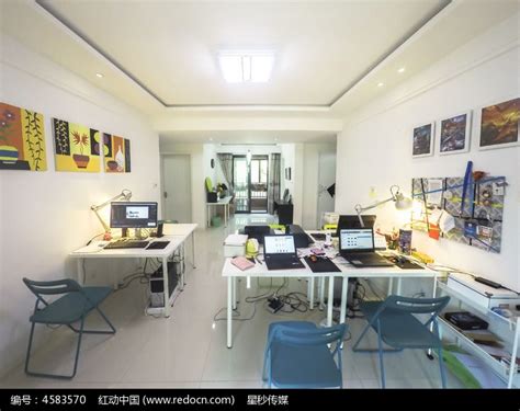 舒适的小型办公室工作室高清图片下载_红动中国
