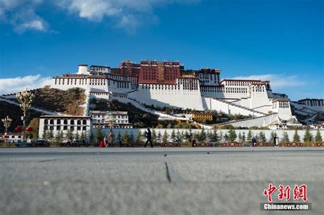 西藏拉萨布达拉宫完成冬季换“装”-大河网