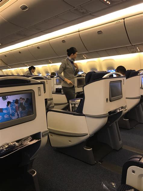 汇思想 _ 首架波音777-300ER正式加盟东航