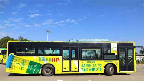白云区公益体彩广告登上5条公交车路线