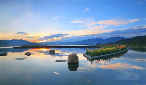 江西有一个神奇的高山湖泊，晴天美得像油画，雾天又像水墨画__财经头条