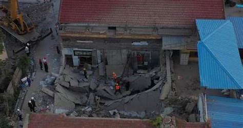 武汉7天酒店坍塌，坍塌部分4间客房有人住，正搜救-大河新闻