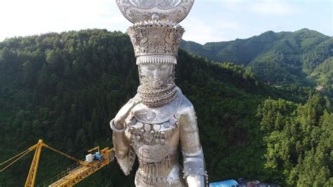 全世界最大的苗族美神雕像，比自由女神像还高20米|阿莎|苗族|美神_新浪新闻