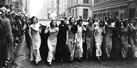 1938年5月海外华人在纽约举行的抗日示威活动现场照-天下老照片网