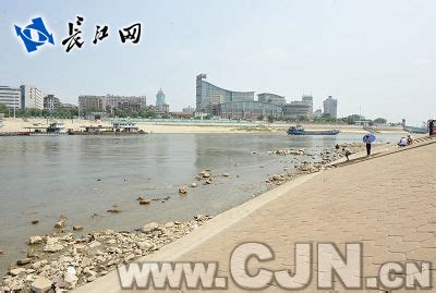 「新华网」严守汉江大堤——“洪水走廊”汉江汉川段见闻