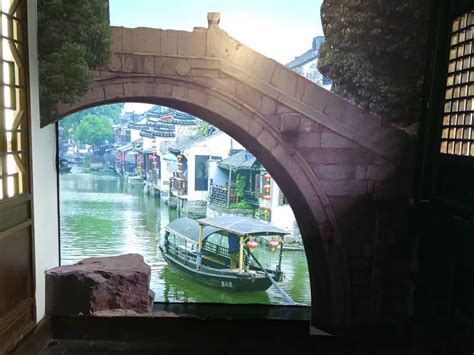 2022卧龙桥游玩攻略,...镇的全景，就比较困难，从...【去哪儿攻略】
