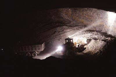 世界上最大金矿石：重达45吨，价值120亿_巴拉排行榜