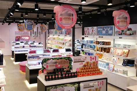 韩国化妆品店去年倒闭率高达28.8%，路边化妆品店转变销售渠道自救_荔枝网新闻