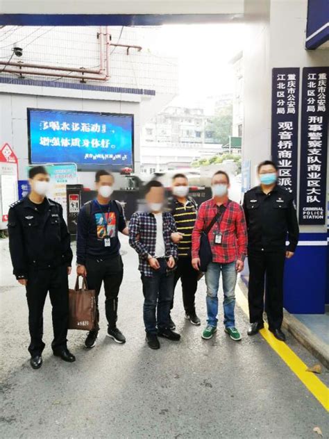 广西陆川县出动警力200多人，成功抓捕2名犯罪嫌疑人，群众鼓掌