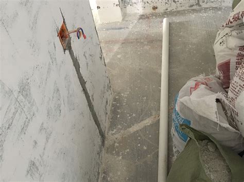 合谷板业轻质复合墙板的优越性之一，是其可以开槽埋线管。