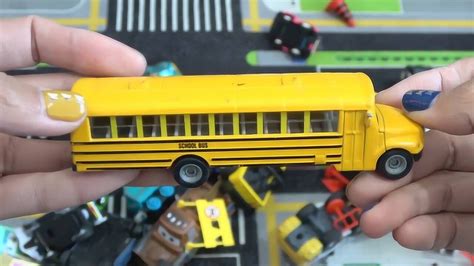 儿童玩具车视频大全：推土机校车公交车汽车总动员汽车玩具模型
