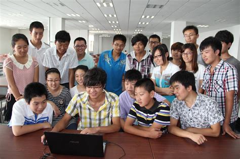 我院暑期大学生社会实践团队接受锦州市广播电视台采访-土木建筑工程学院