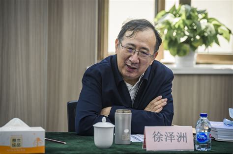 上海科技党建-市人大副主任徐泽洲一行赴平台中心调研科技人才工作
