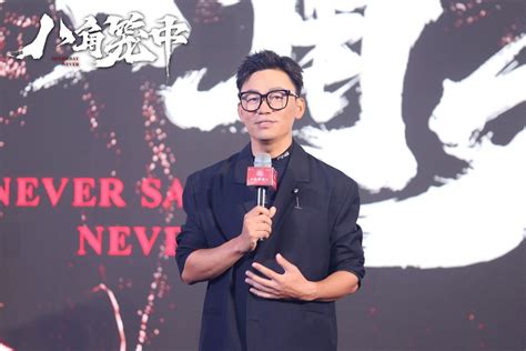 王宝强执导并主演的现实题材电影《八角笼中》成都杀青