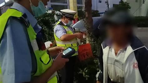 “来抓我呀！”岳阳一男子开车喝酒被举报，民警：行政拘留七天 - 法眼 - 新湖南