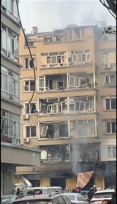 哈尔滨小区爆炸:1到7楼玻璃几乎全碎 现场图片-闽南网