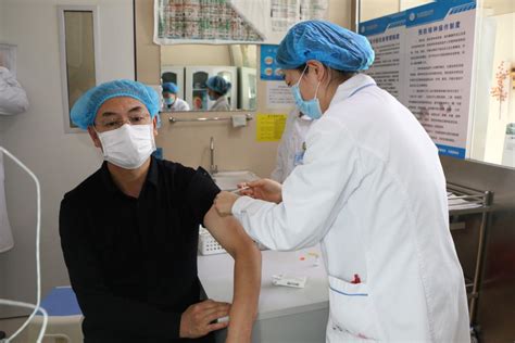 市第四人民医院有序开展第一批新冠疫苗接种_鄂尔多斯市卫生健康委员会