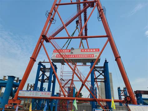 科技城涪江大桥首节段钢箱梁吊装成功,绵阳交通发展集团有限责任公司
