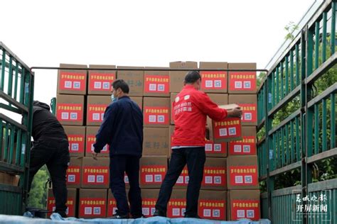 蔬菜到家，社区志愿者接力做好物资“最后500米”配送_图片集锦_上海市宝山区人民政府