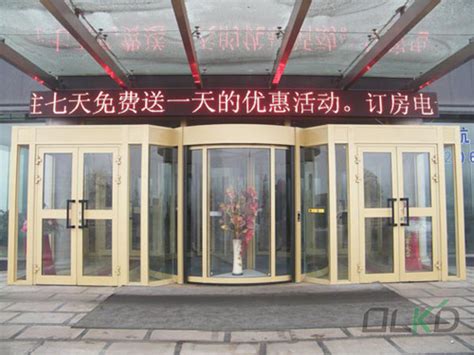 新疆洪城大酒店-实景案例-欧兰凯盾旋转门