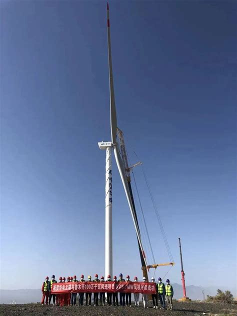 中核华兴承建的新疆首个“风光火储”清洁能源基地项目成功并网发电