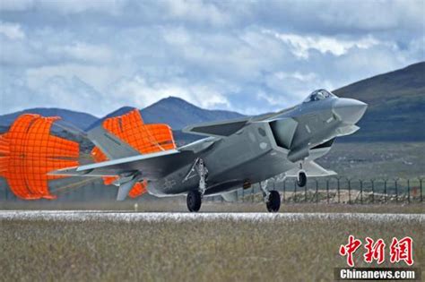 [组图]中国2011号歼-20收起落架试飞 姿态优美-中国国际航空航天博览会