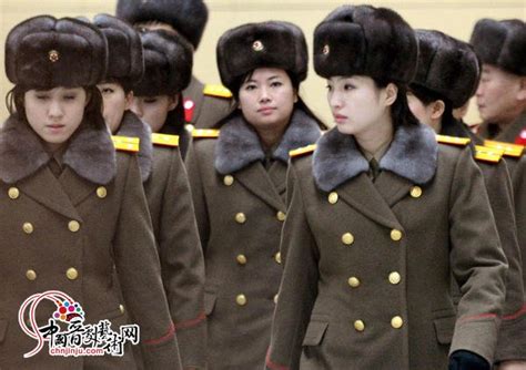 朝鲜牡丹峰乐团演员参观北京海洋馆(组图)|朝鲜|演员|北京海洋馆_新浪新闻