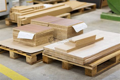 生产制造木工行业存放家具厂的木板芯片板存放工厂的木板芯片板高清图片下载-正版图片300121955-摄图网