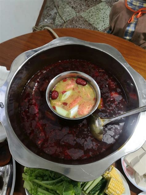 【家常版鱼头火锅的做法步骤图，怎么做好吃】爱烘焙的紫君_下厨房