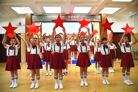 舟山小学举办“传承百年 书香致远”红色经典诵读比赛