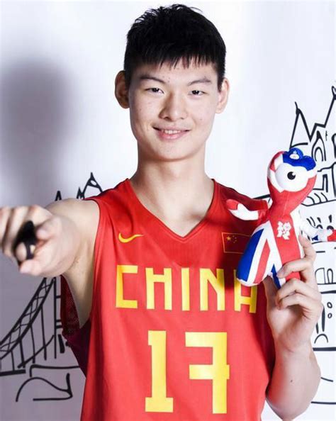 王哲林砍下35分！上海男篮赢下北控，收获球队本赛季第一个两连胜 - 周到上海