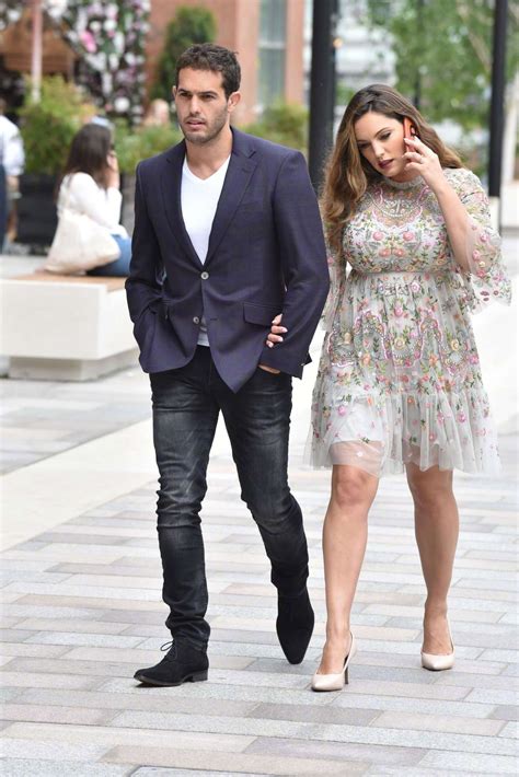 凯莉·布鲁克Kelly Brook 和现任法国男友 Jeremy Parisi 在伦敦外出购|布鲁克|凯莉|斯坦森_新浪新闻