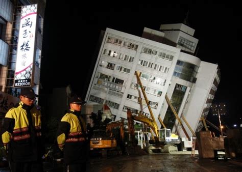 台湾花莲县发生6.9级地震，台媒称有大楼倒塌_凤凰网视频_凤凰网
