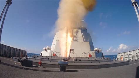 战舰是如何发射导弹的？“热发射”和“冷发射”哪个好？