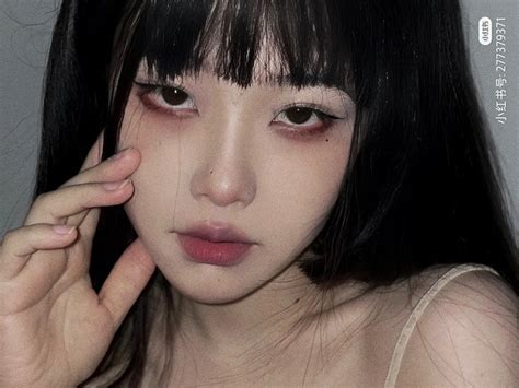 绘画艺术照甜美女生头像