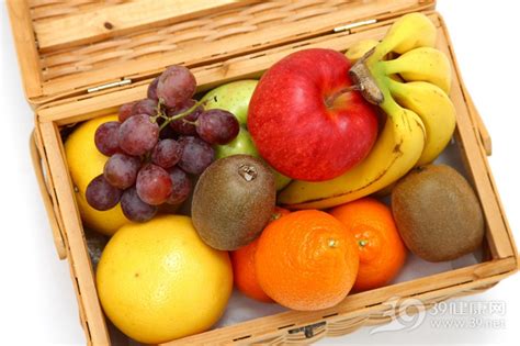 肝病最怕的八种水果：香蕉影响肝脏代谢(加重肝病患者病情)_小狼观天下