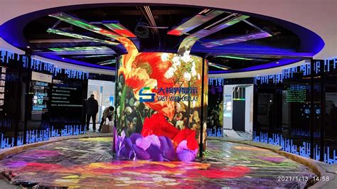 西安赛格国际购物中心LED天幕屏介绍-上海智彩LED显示屏报价厂家定制