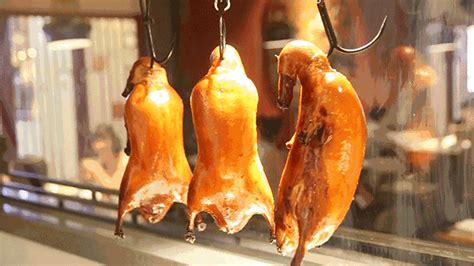 火爆京城的菜馆，这样的烤鸭头次吃