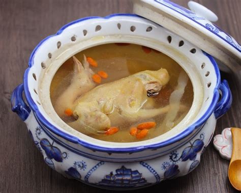 炖鸽子汤，究竟要不要焯水？正确做法，汤鲜味美营养高 - 知乎