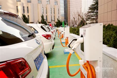 加速破解“充电难”，江苏 前5个月新建新能源汽车充电设施超2.7万根_新华报业网