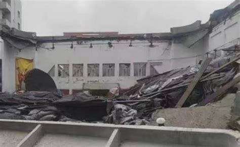 黑龙江省齐齐哈尔市一中学体育馆楼顶坍塌 已救出11人_南方网