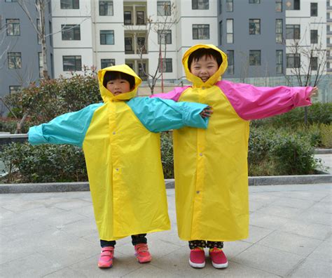 广告儿童雨衣定制做 印字LOGO幼儿园培训班学生雨衣批发带书包位-阿里巴巴