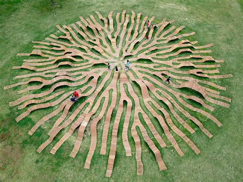在韩国首尔的汉江公园出了一组创意公园椅设计，称做root bench|公园椅|汉江公园|长凳_新浪新闻