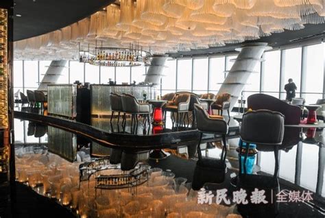 在深圳湾1号最高地标的两家高空餐厅同时用餐，是种什么体验？|餐厅|深圳湾|地标_新浪新闻